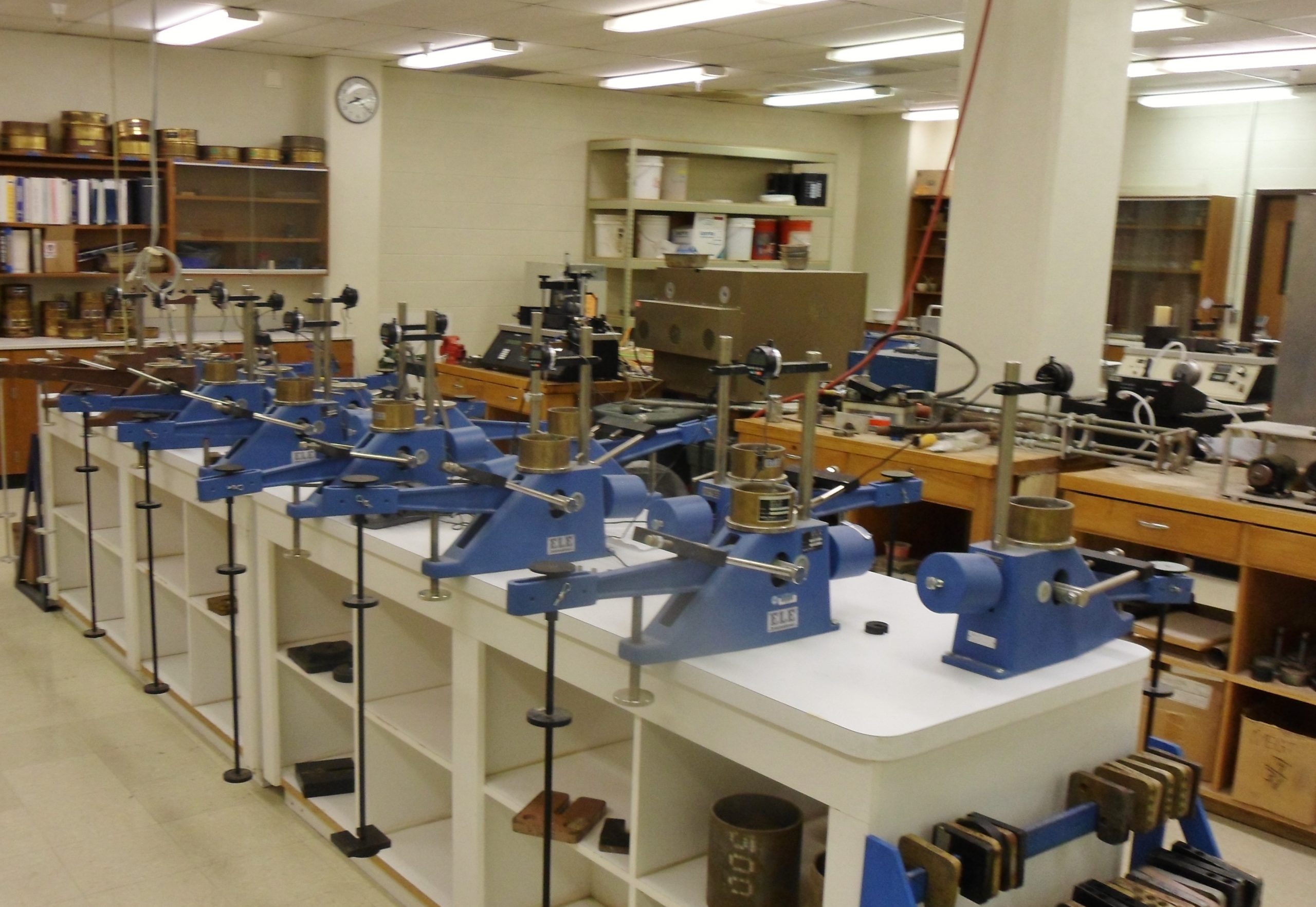 آزمایش مکانیک خاک